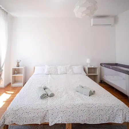 Mediterranean House With Private Garden Near Crikvenica Vikendica